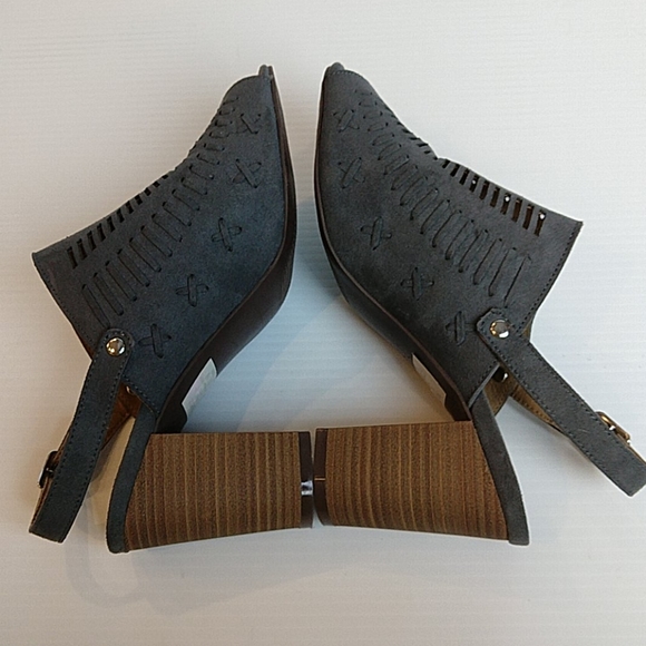 Francesca's Grey Lazer Cut Cage Heels 9 EUC - Picture 6 of 11